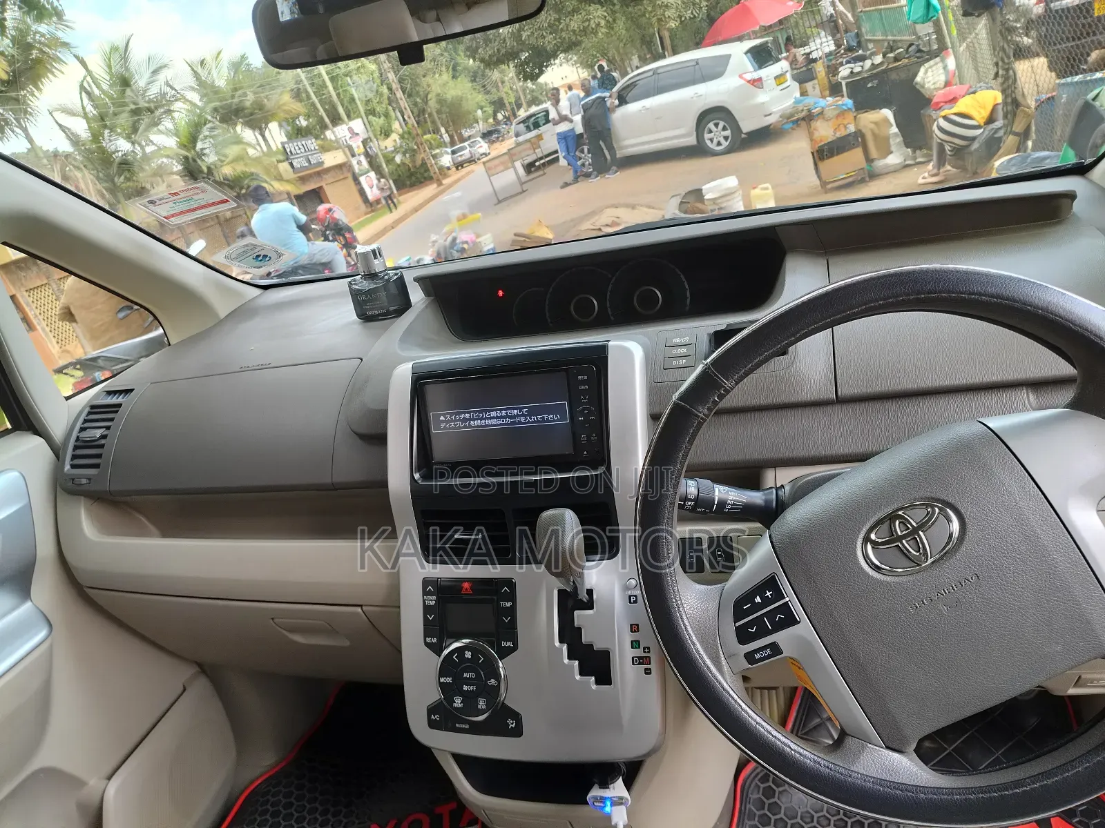 Toyota Noah 2012 Silver