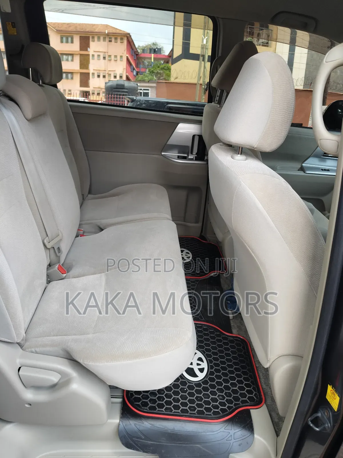 Toyota Noah 2012 Silver