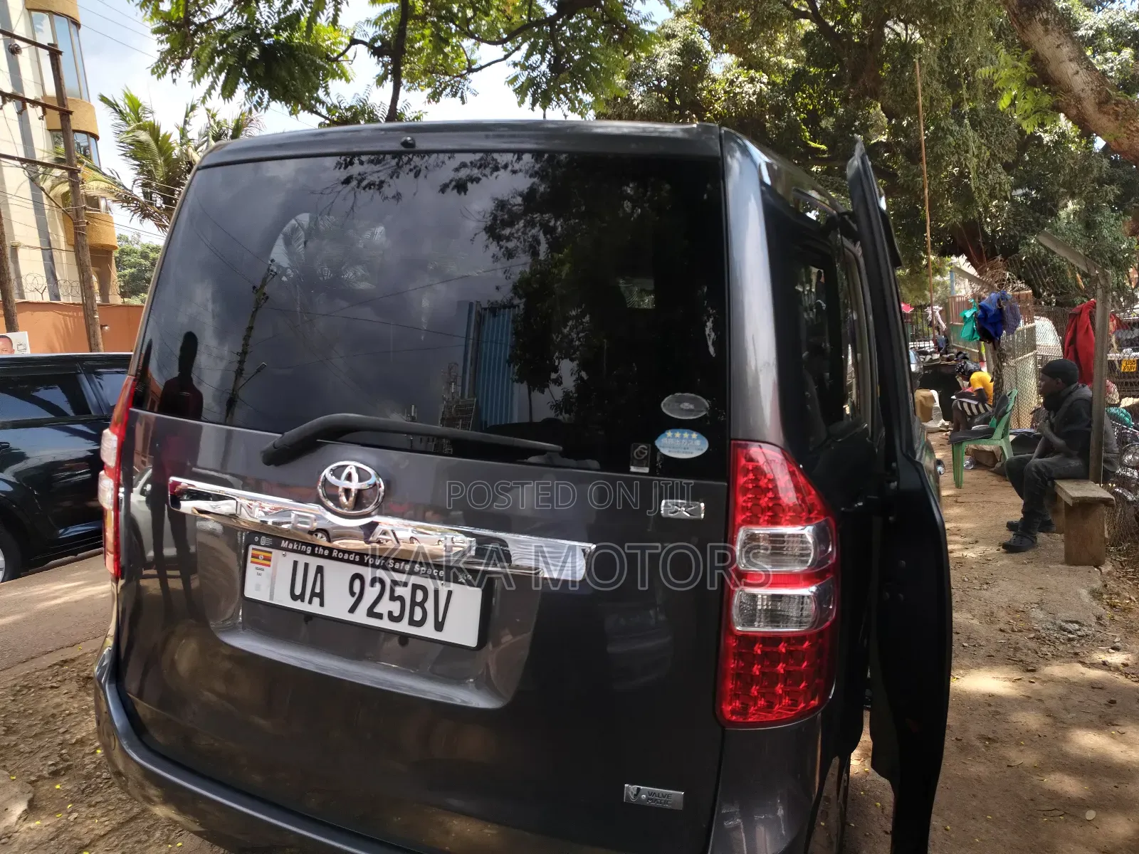 Toyota Noah 2012 Silver