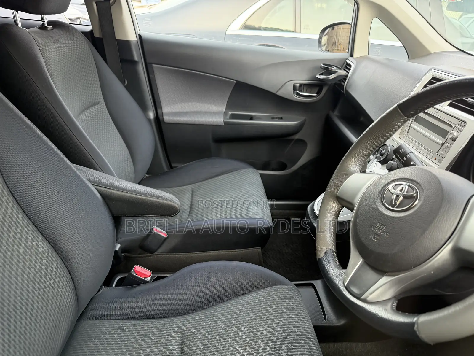Toyota Ractis 2013 Silver