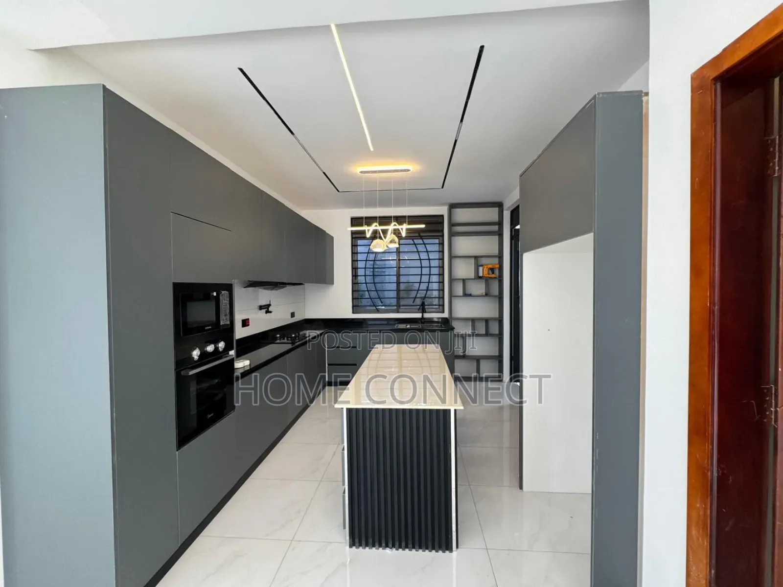 5bdrm Duplex in Kira, Central Division for sale
