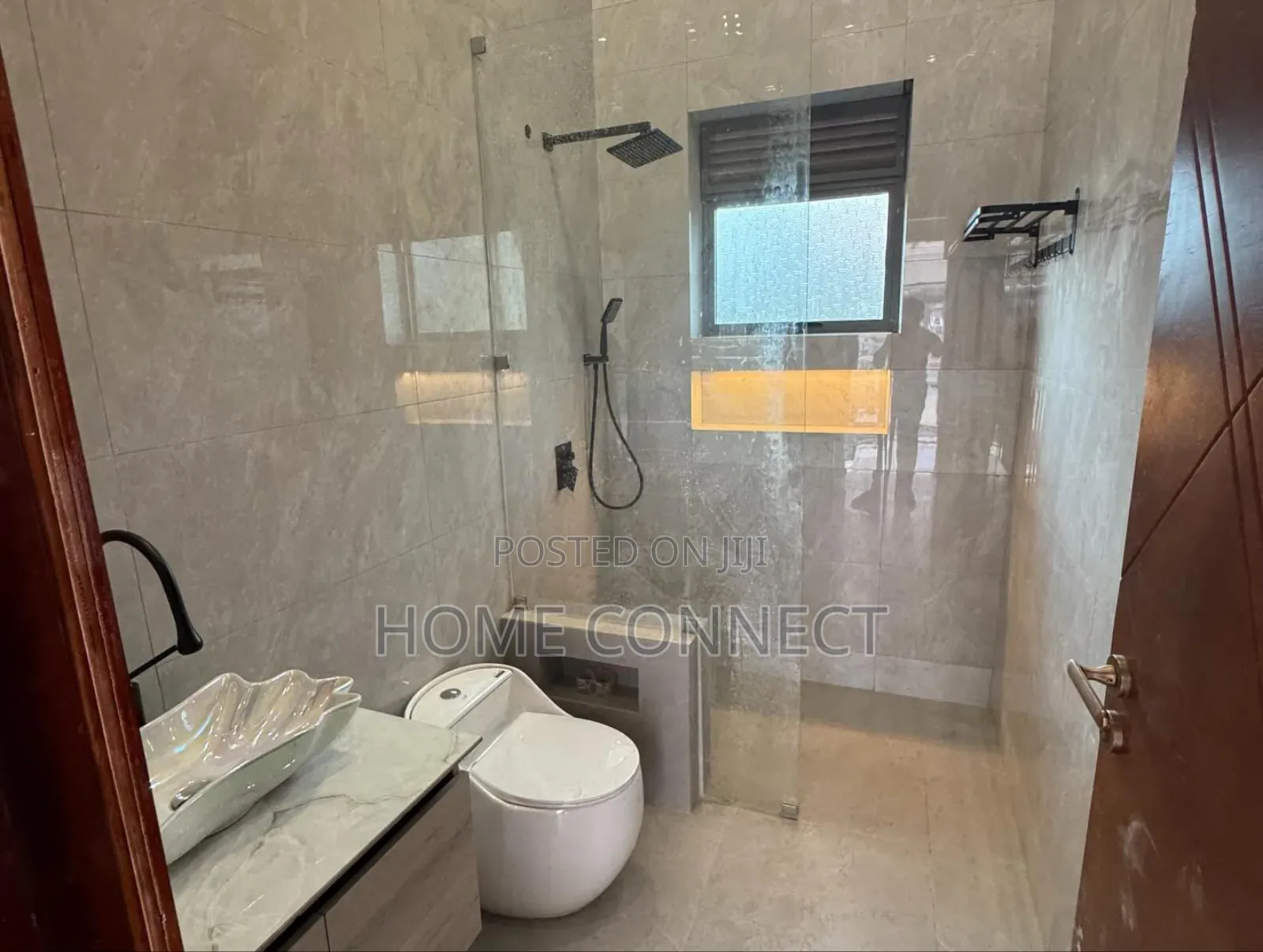 5bdrm Duplex in Kira, Central Division for sale