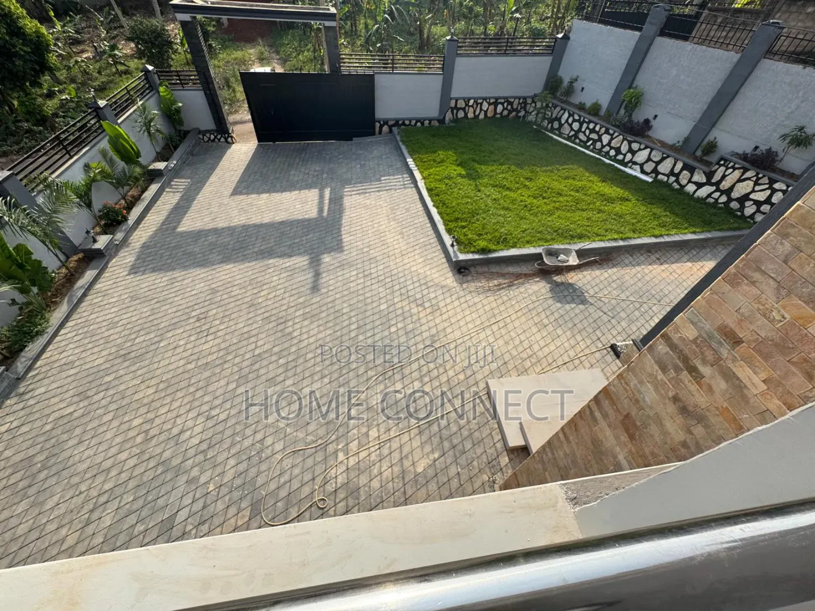 5bdrm Duplex in Kira, Central Division for sale
