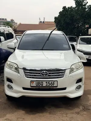 Toyota Vanguard 2010 White