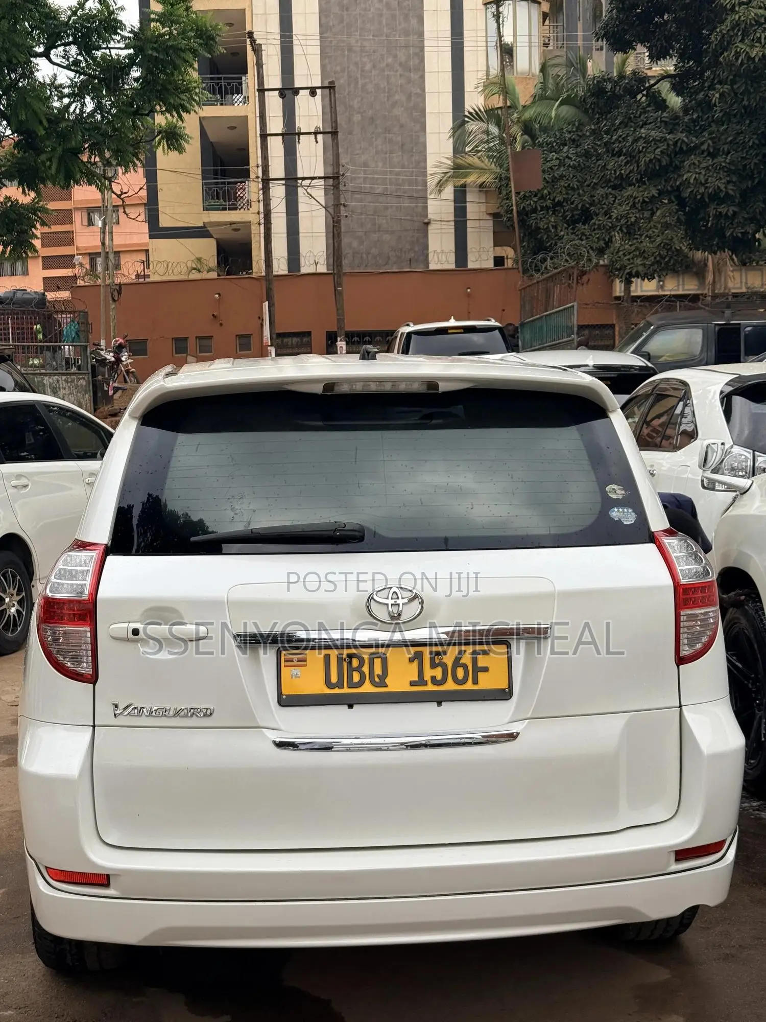 Toyota Vanguard 2010 White