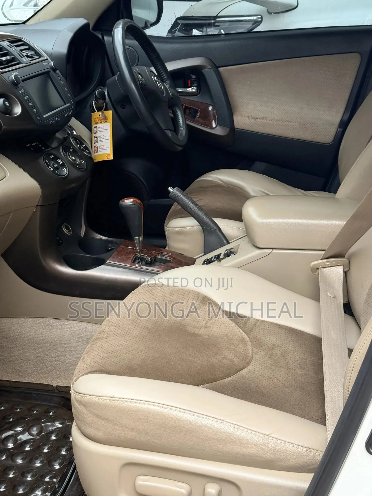 Toyota Vanguard 2010 White