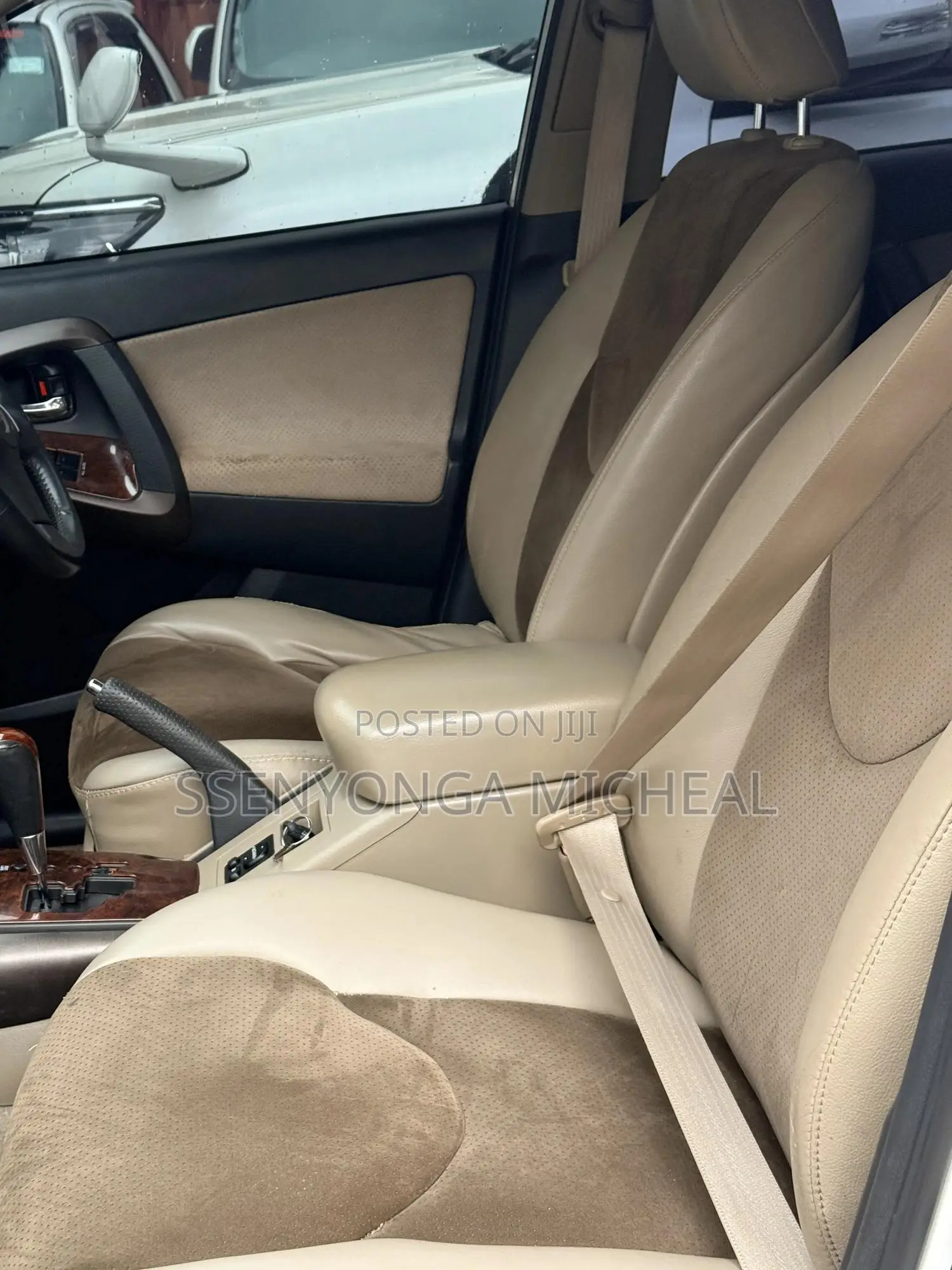 Toyota Vanguard 2010 White