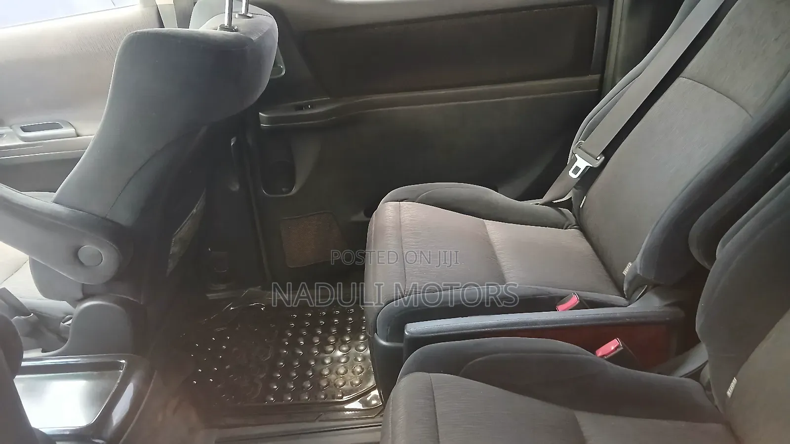 Toyota Alphard 2.4 Petrol FWD 2014 Silver