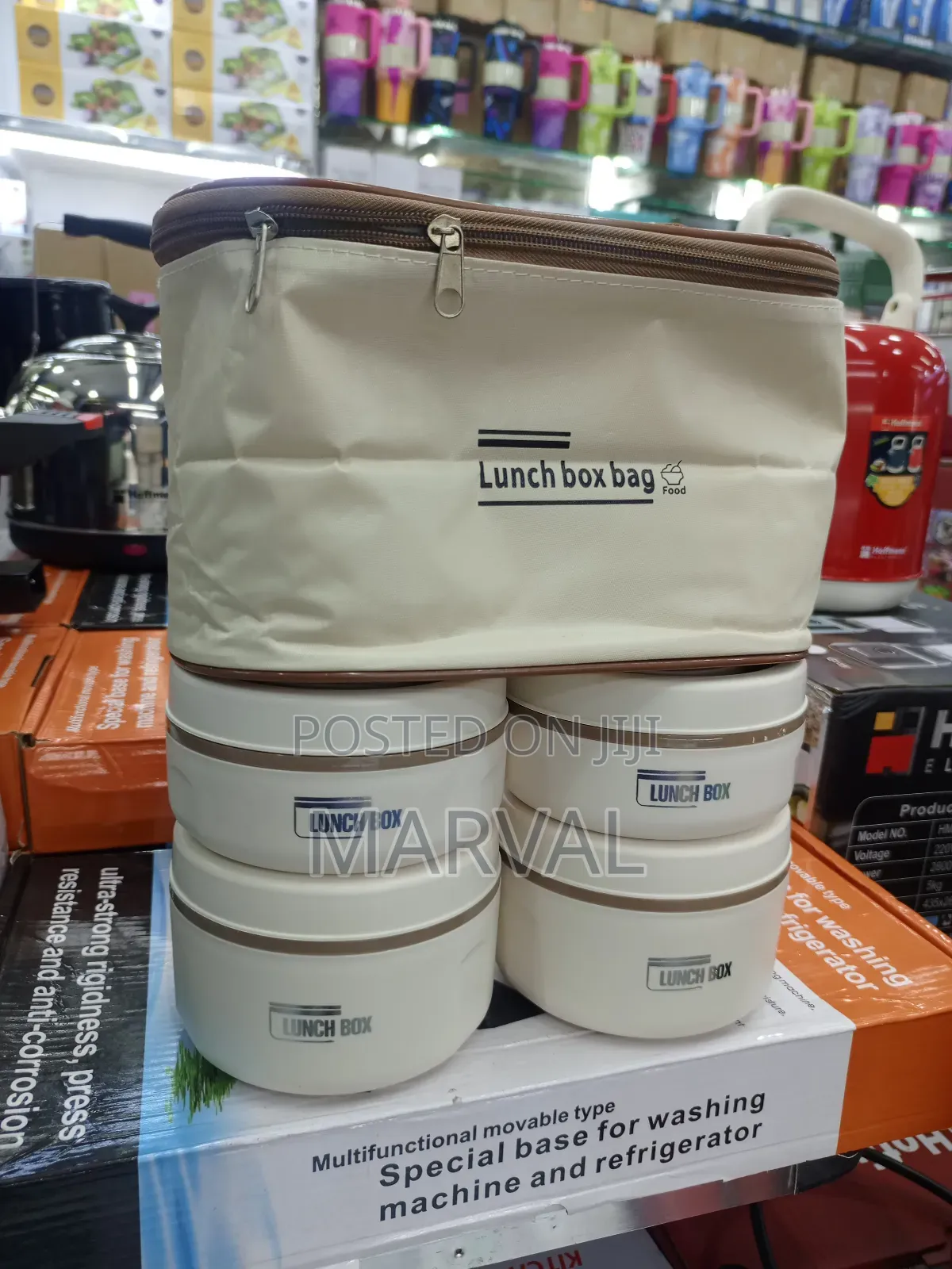 Portable Lunch Container Set With a Thermal Bag.