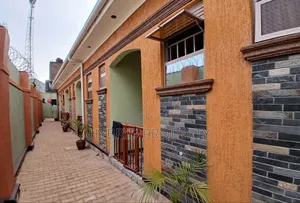 5bdrm Apartment in Nansana Along Hoima for sale