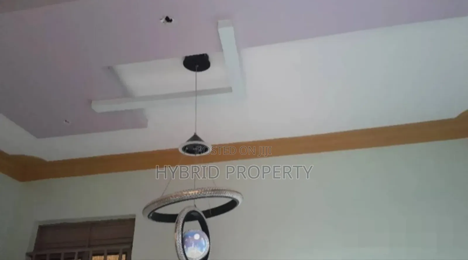 5bdrm Apartment in Nansana Along Hoima for sale