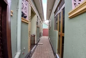 5bdrm Apartment in Nansana Along Hoima for sale