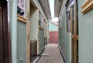5bdrm Apartment in Nansana Along Hoima for sale