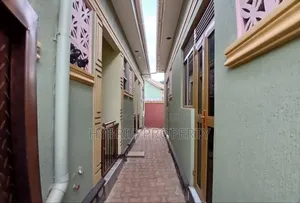 5bdrm Apartment in Nansana Along Hoima for sale