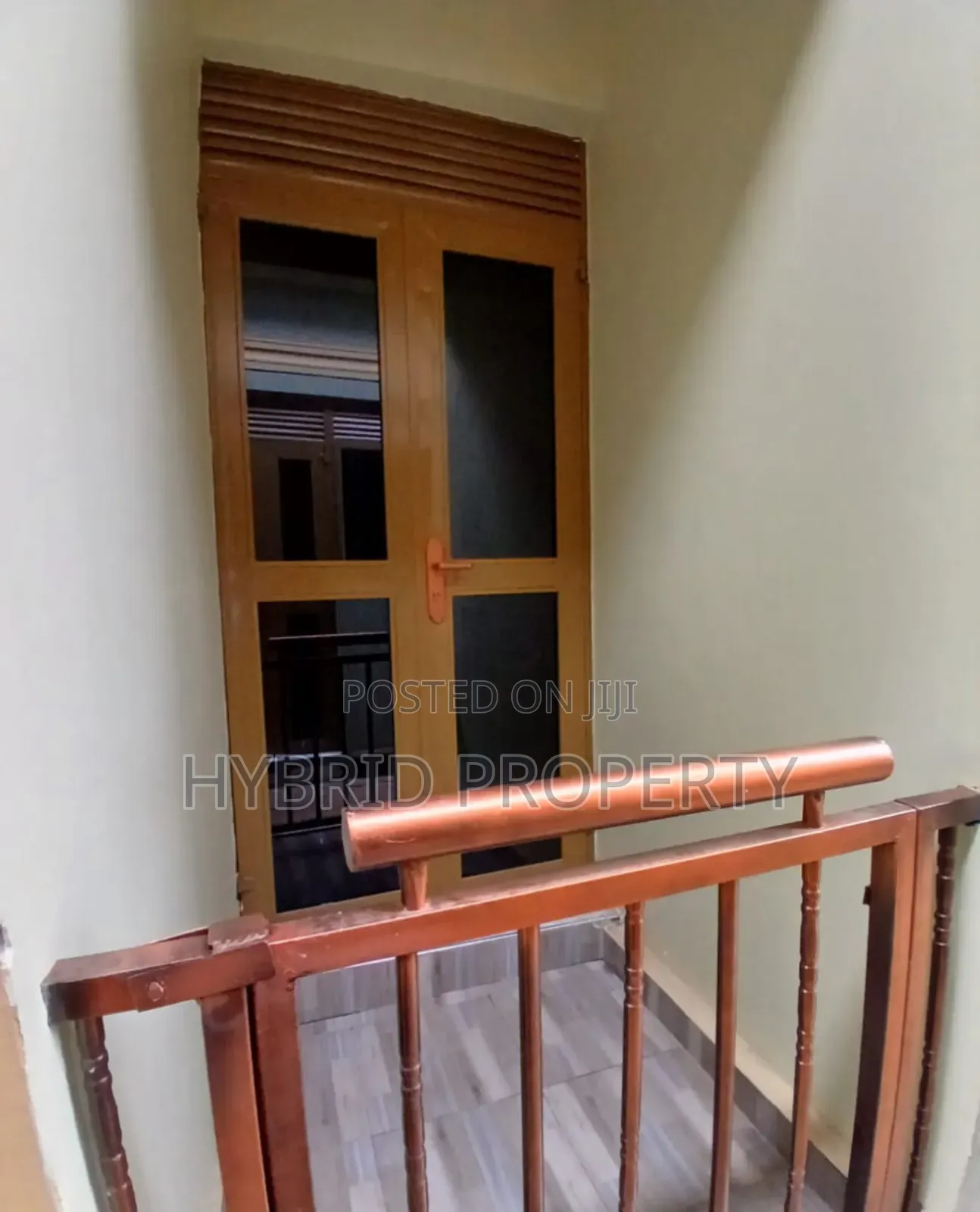 5bdrm Apartment in Nansana Along Hoima for sale