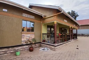 8bdrm Apartment in Nansana Along Hoima for sale