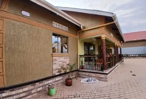 8bdrm Apartment in Nansana Along Hoima for sale