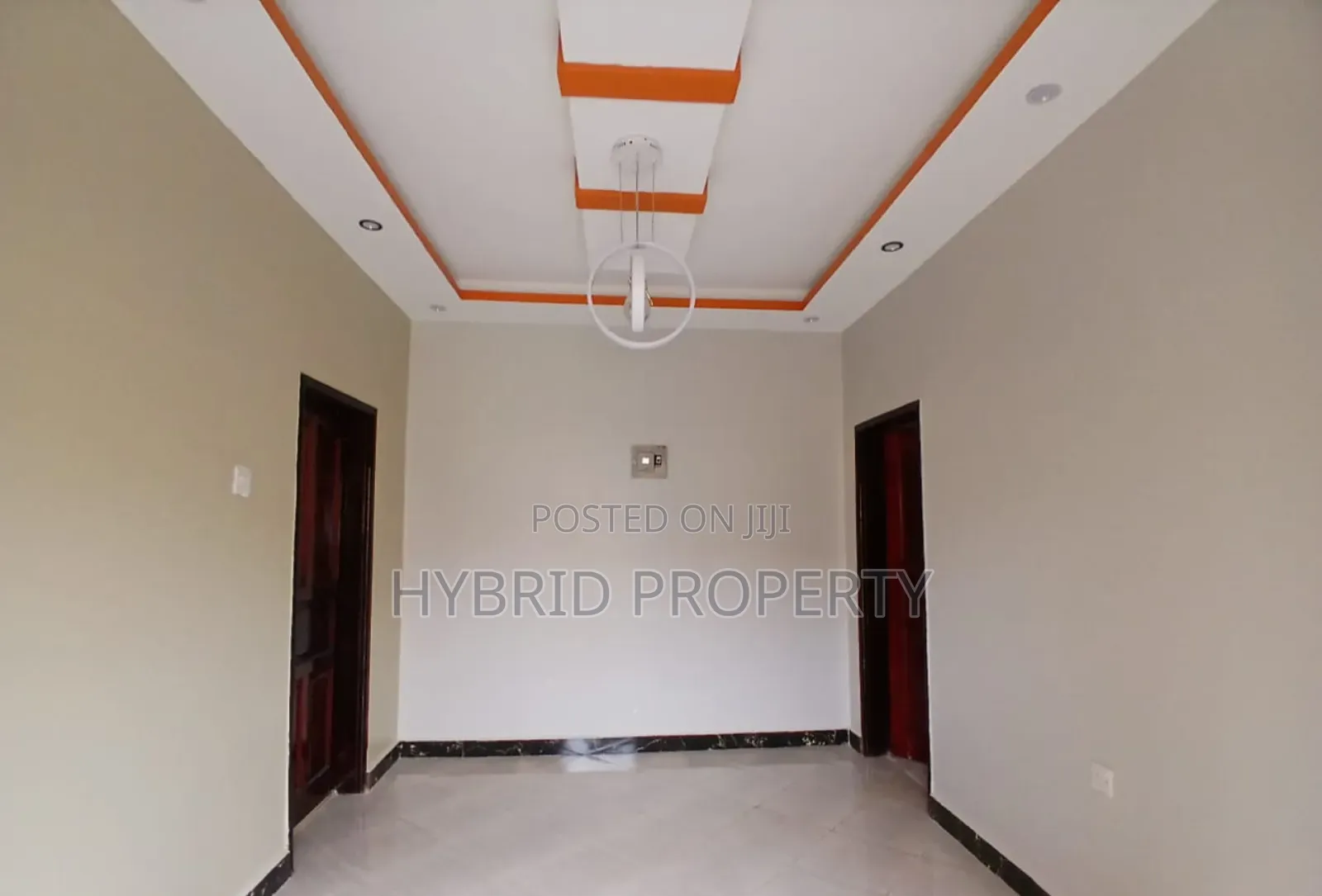 8bdrm Apartment in Nansana Along Hoima for sale
