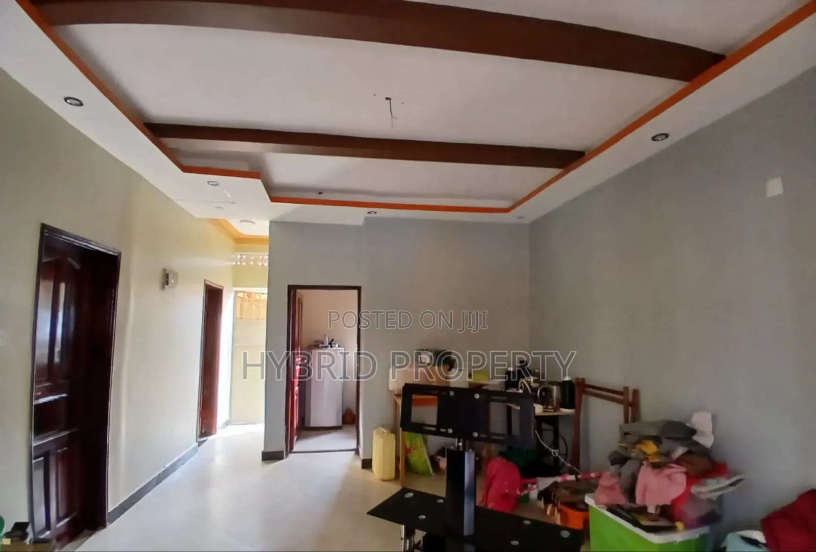 8bdrm Apartment in Nansana Along Hoima for sale