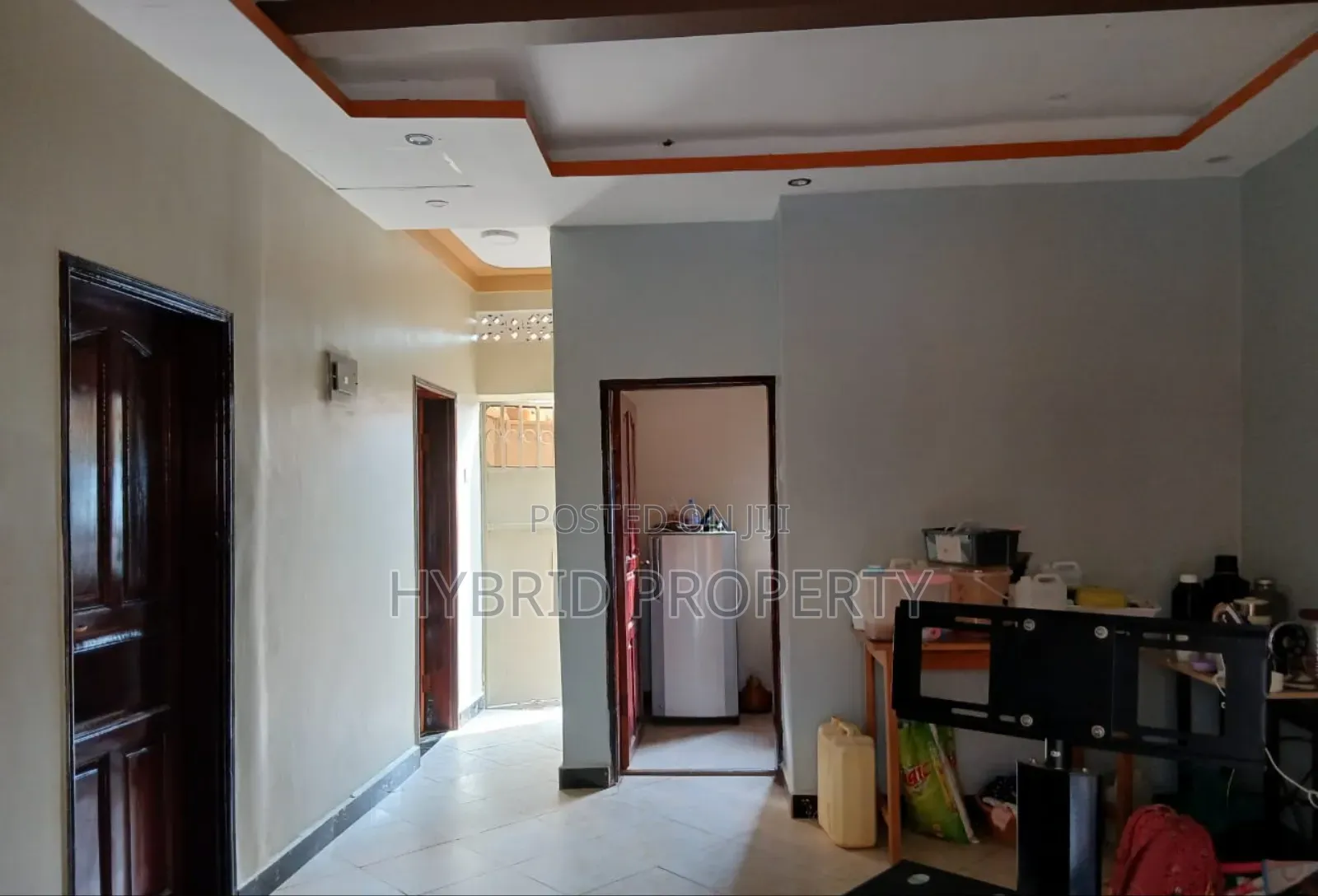 8bdrm Apartment in Nansana Along Hoima for sale