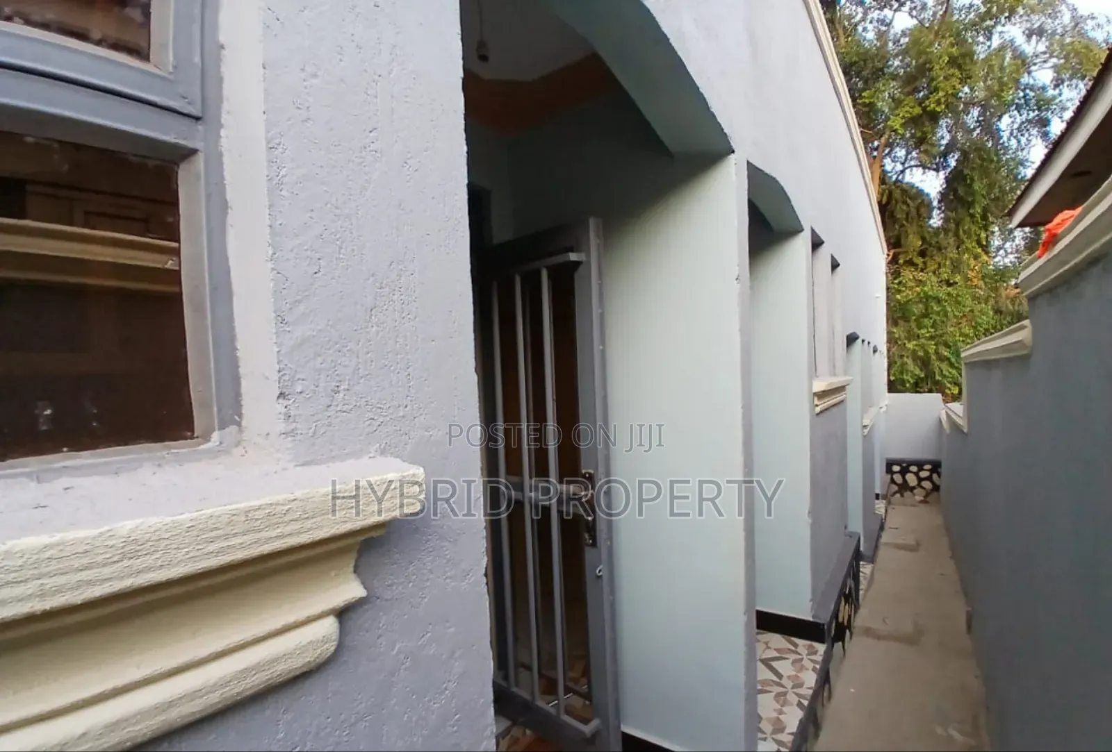4bdrm Apartment in Nansana Along Hoima for sale