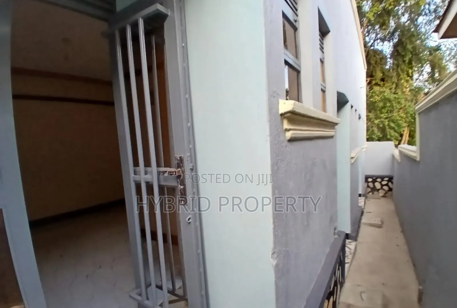 4bdrm Apartment in Nansana Along Hoima for sale