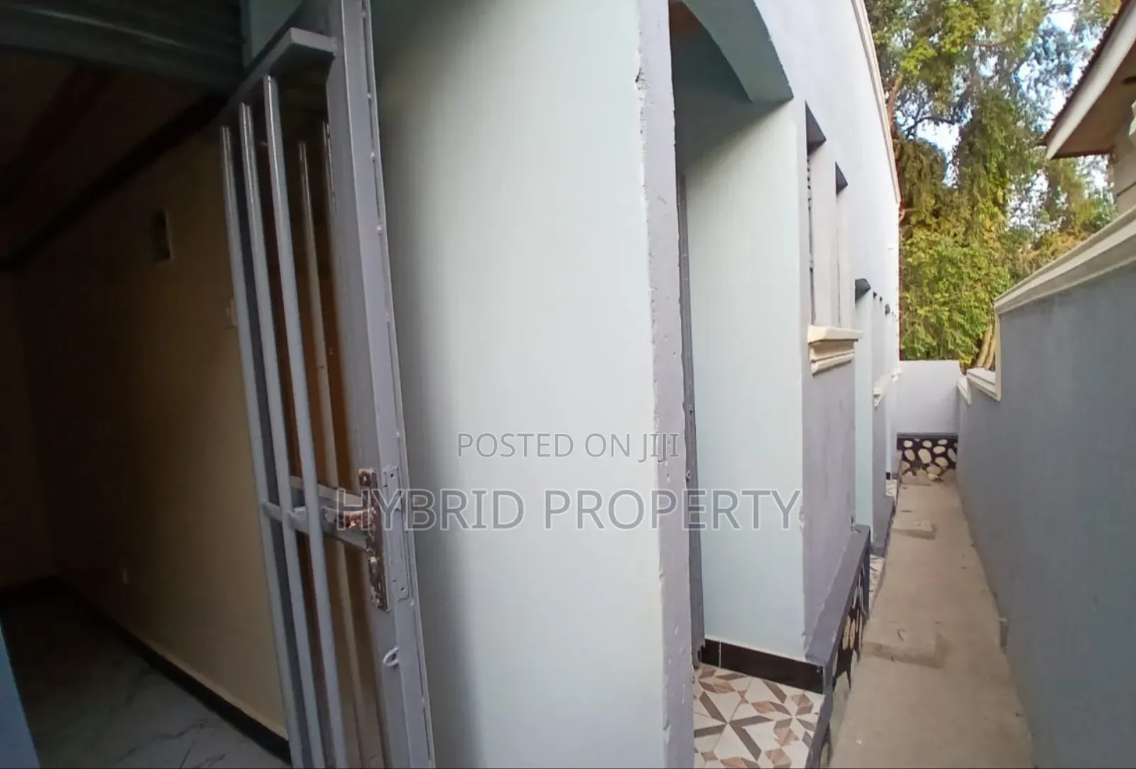 4bdrm Apartment in Nansana Along Hoima for sale