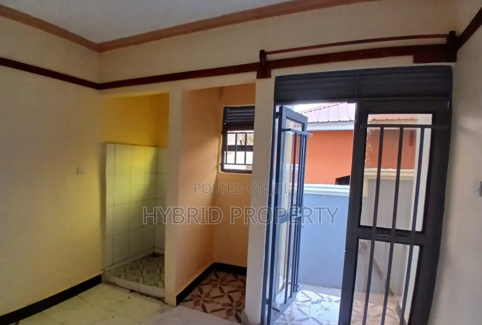 4bdrm Apartment in Nansana Along Hoima for sale
