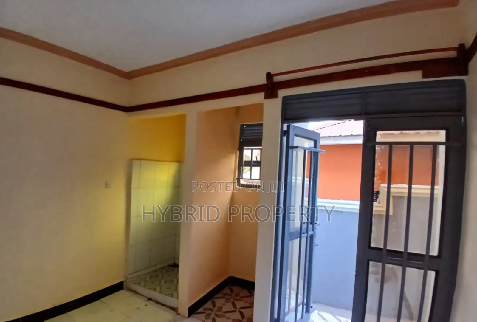 4bdrm Apartment in Nansana Along Hoima for sale