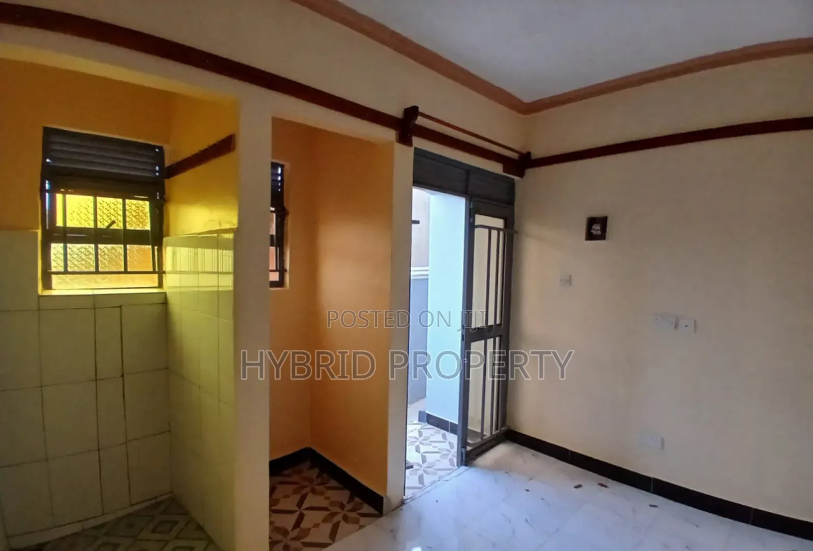 4bdrm Apartment in Nansana Along Hoima for sale