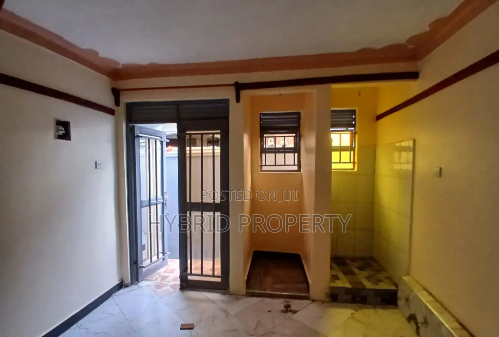 4bdrm Apartment in Nansana Along Hoima for sale