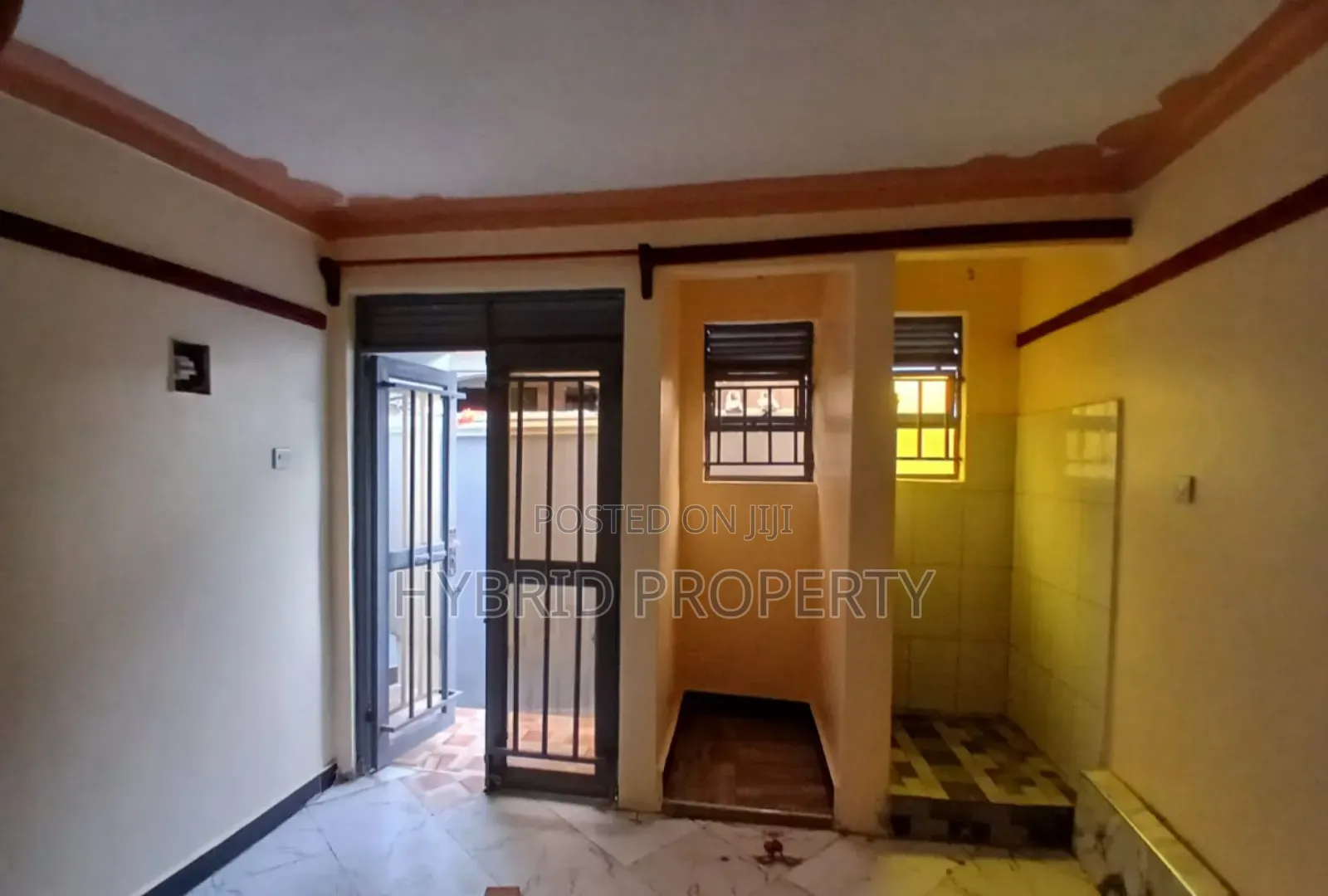 4bdrm Apartment in Nansana Along Hoima for sale