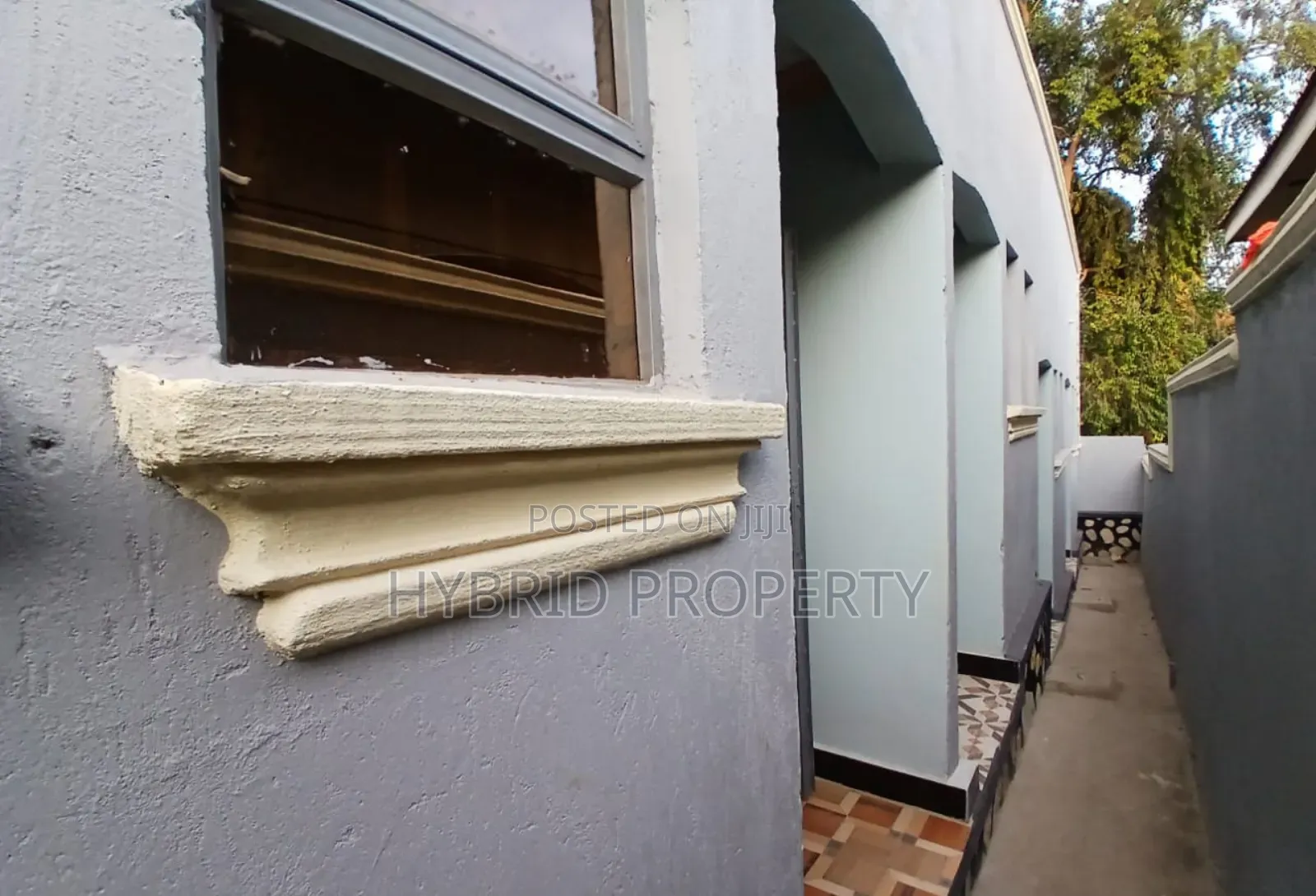 4bdrm Apartment in Nansana Along Hoima for sale