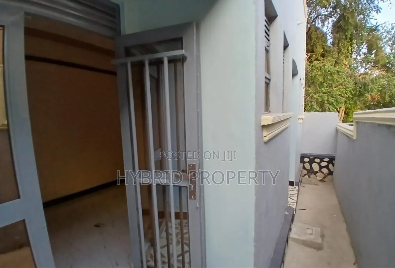 4bdrm Apartment in Nansana Along Hoima for sale
