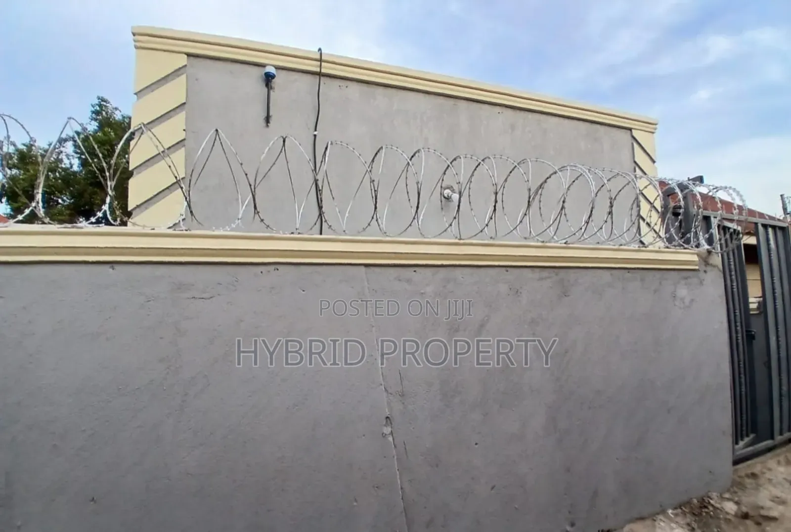 4bdrm Apartment in Nansana Along Hoima for sale