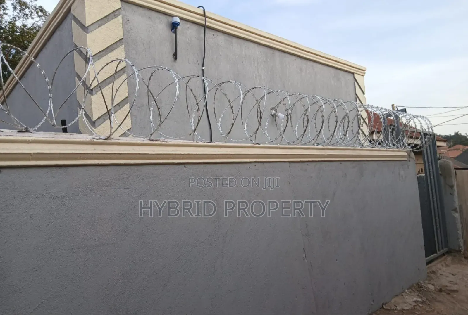 4bdrm Apartment in Nansana Along Hoima for sale