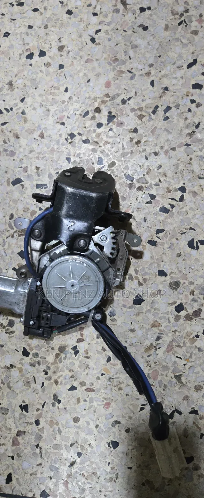 Harrier Kawundo and Lexus Rx330,Rx350 Lift Gate Actuator Assembly