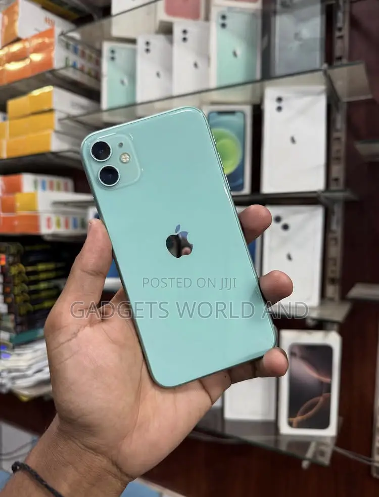 New Apple iPhone 11 64 GB Green