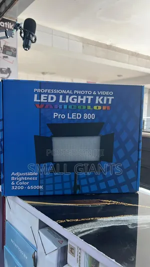 Led 800 Full Kit Light and Stand With Two Batteries
