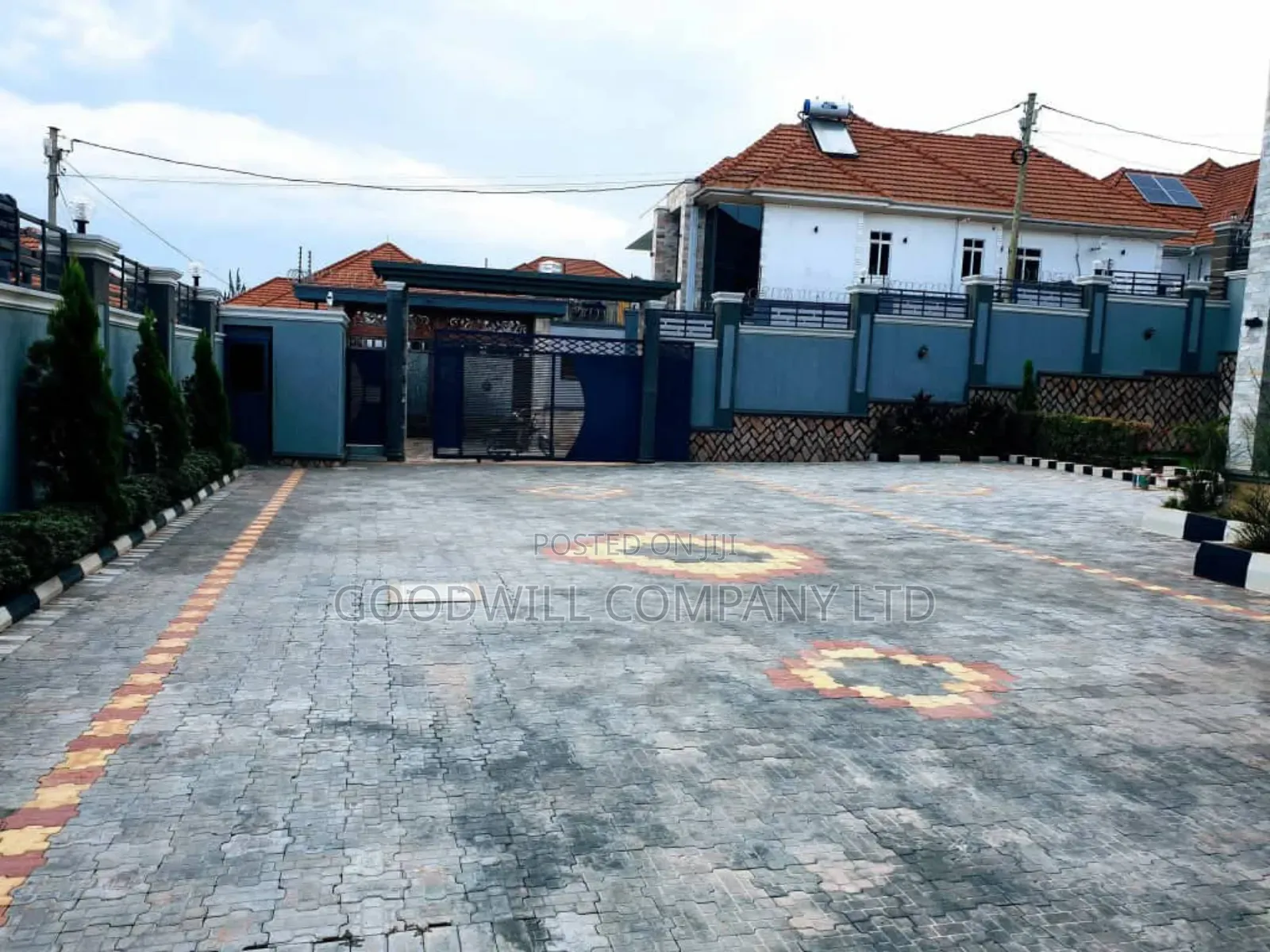 5bdrm Mansion in Kira, Central Division for sale