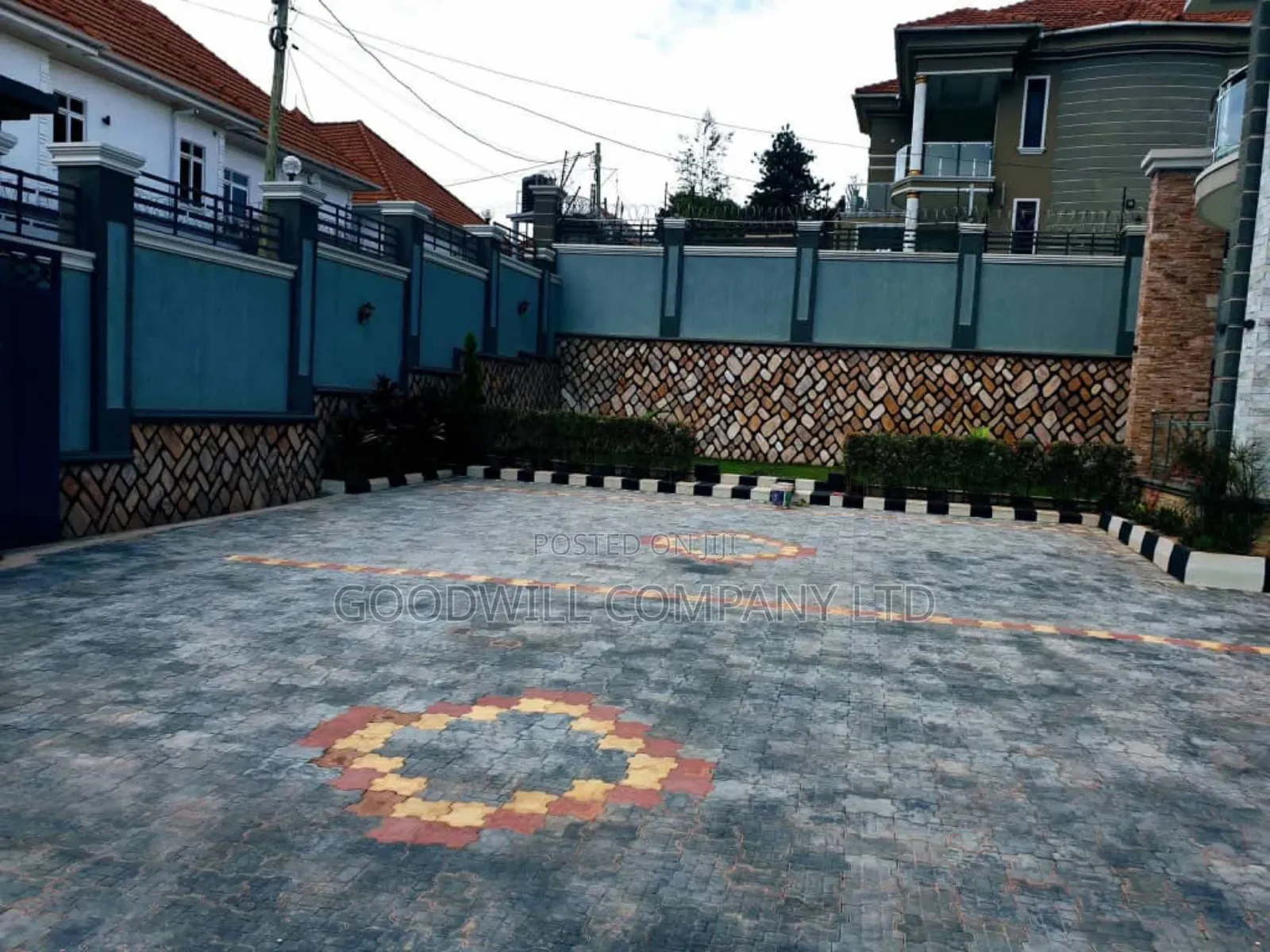 5bdrm Mansion in Kira, Central Division for sale