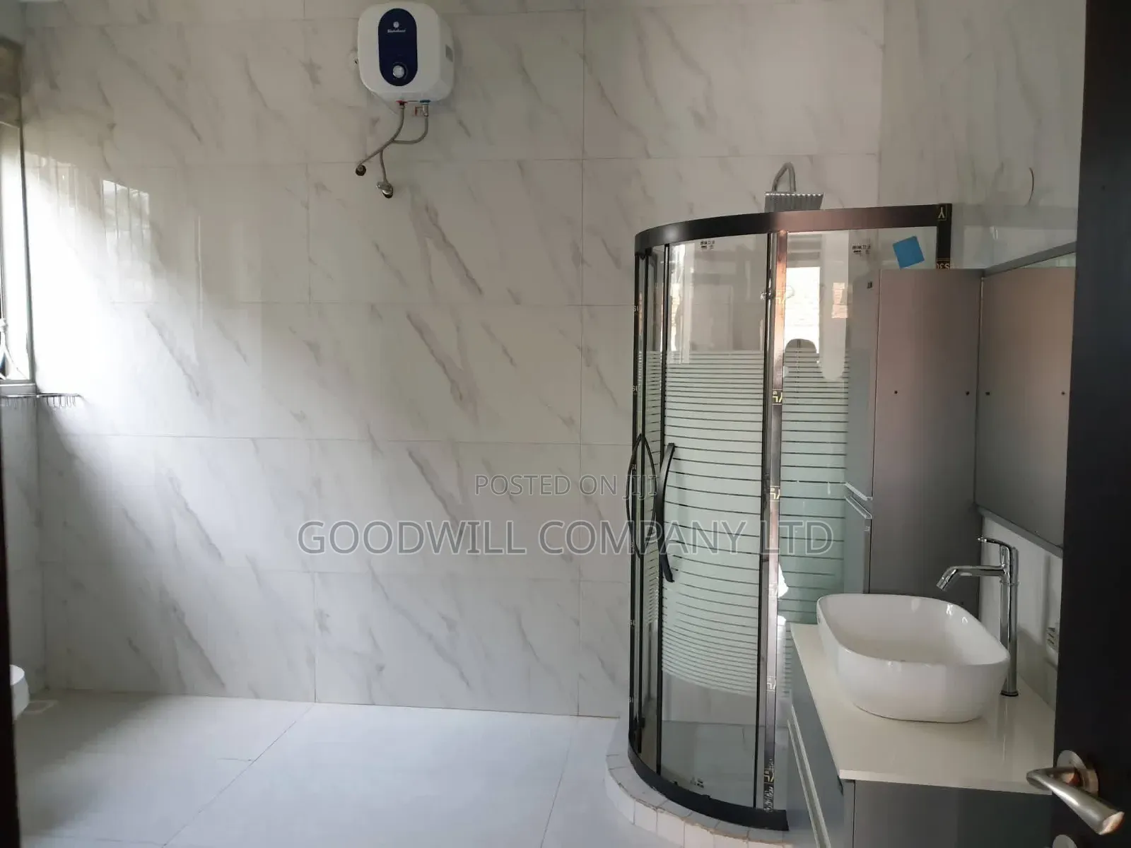 5bdrm Mansion in Kira, Central Division for sale