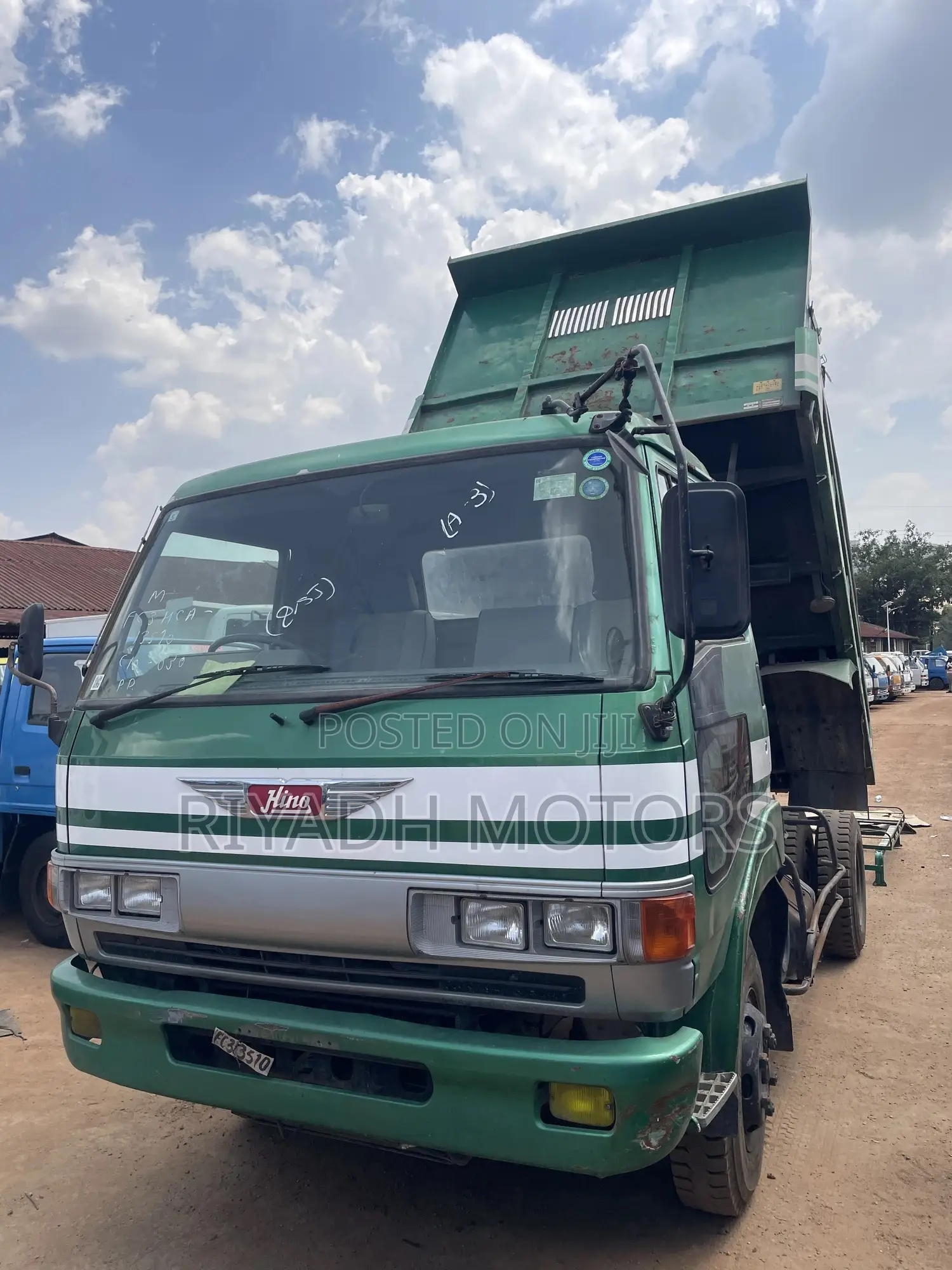 Hino Double Light 1992 Green