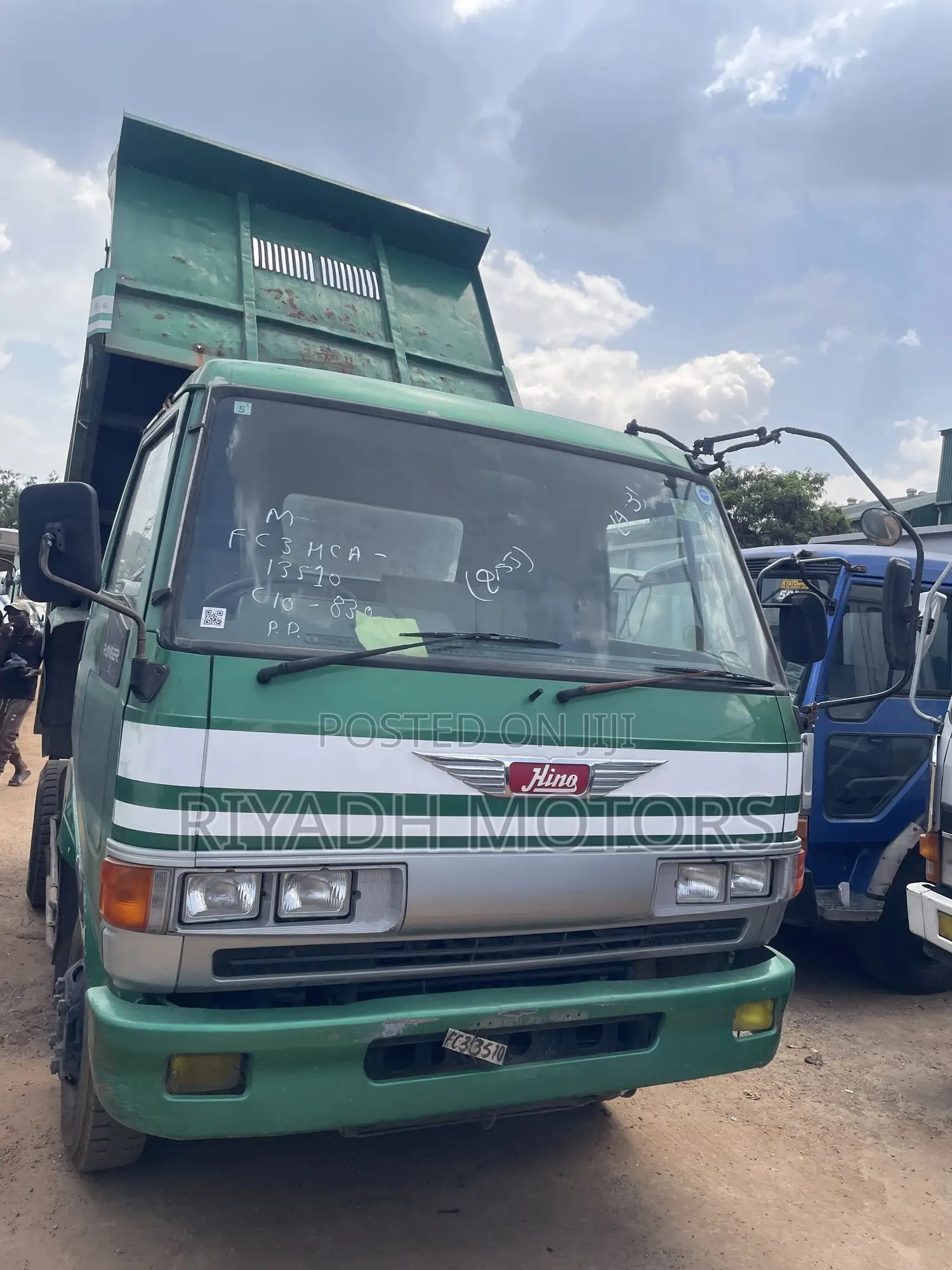 Hino Double Light 1992 Green
