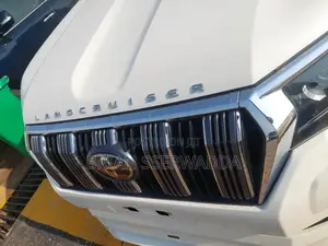 Toyota Land Cruiser Prado 2022 White