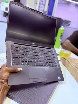 Laptop Dell Latitude 7400 8GB Intel Core i7 SSHD (Hybrid) 256GB