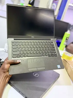 Laptop Dell Latitude 7400 8GB Intel Core i7 SSHD (Hybrid) 256GB
