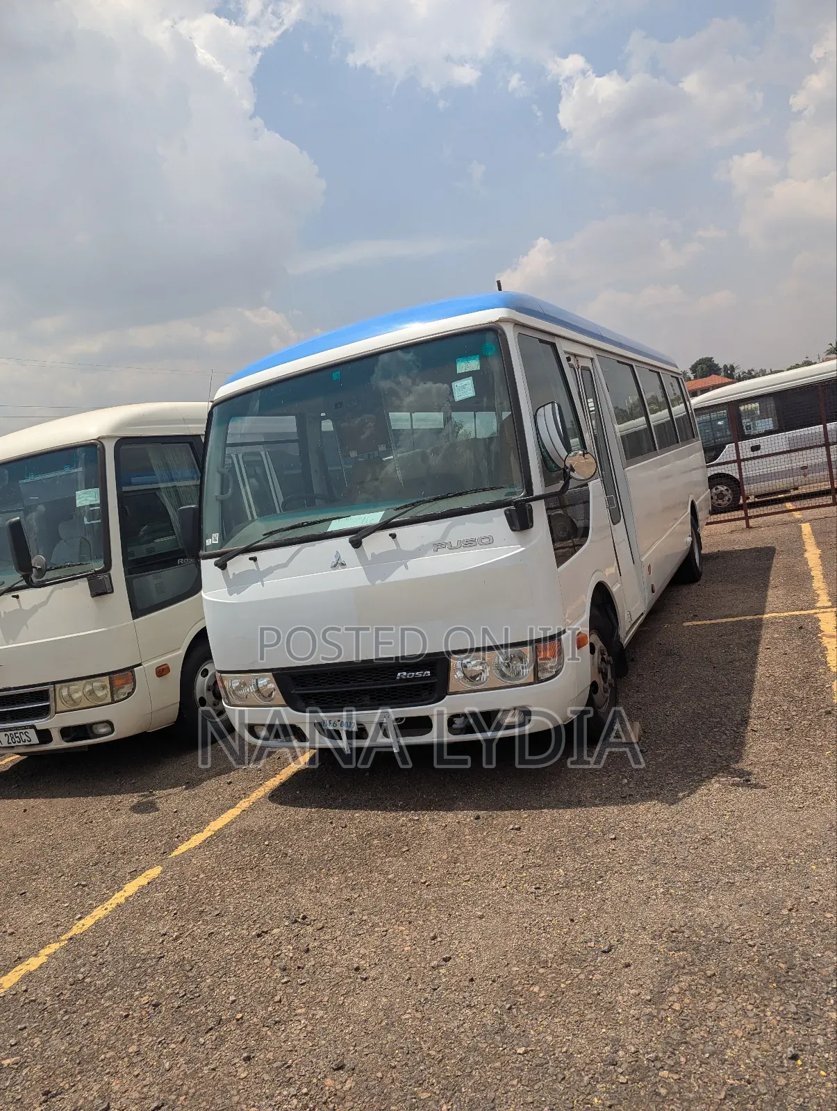 Mitsubishi Fuso Rosa 2012 White