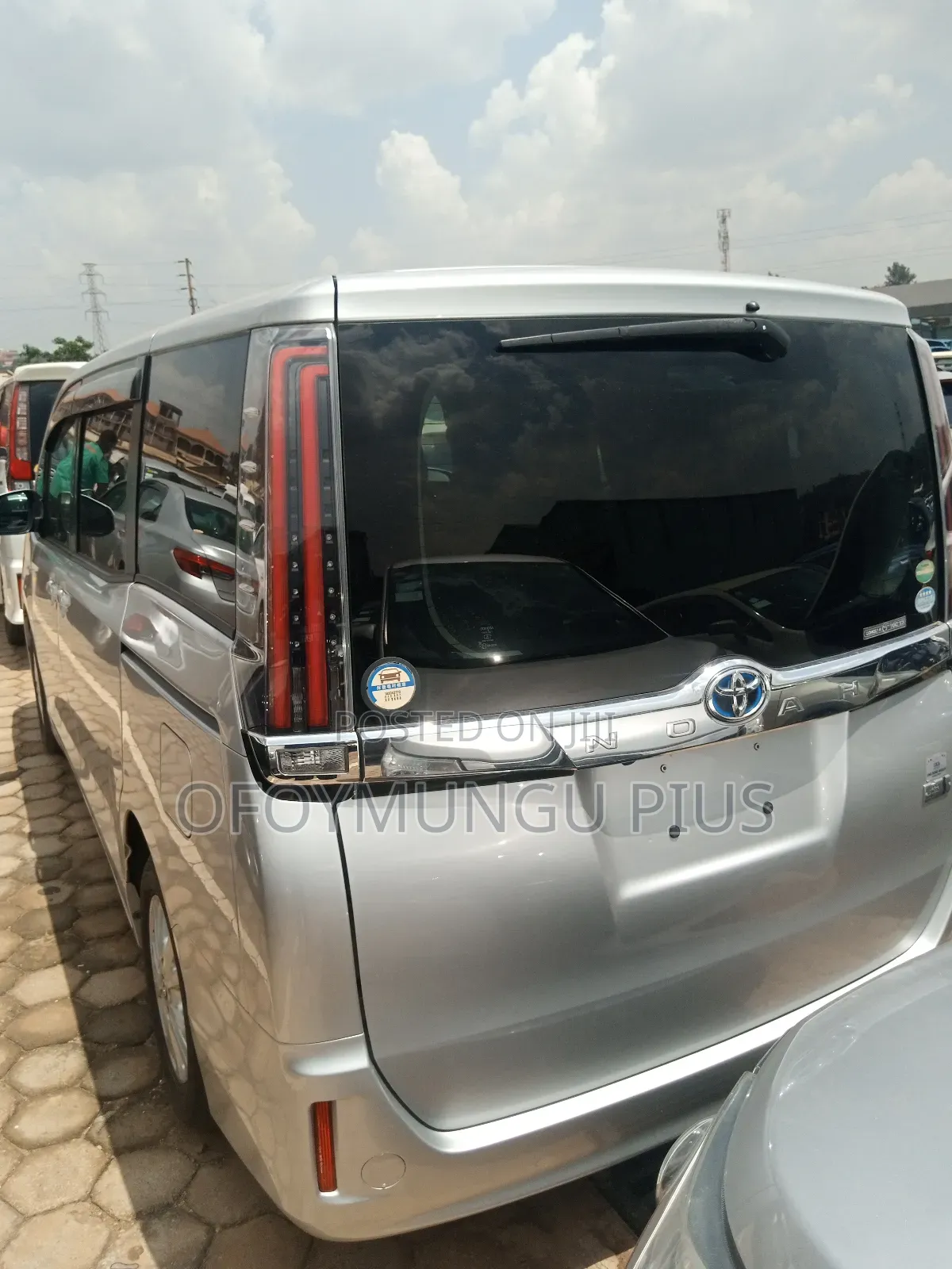 Toyota Noah 2016 Silver