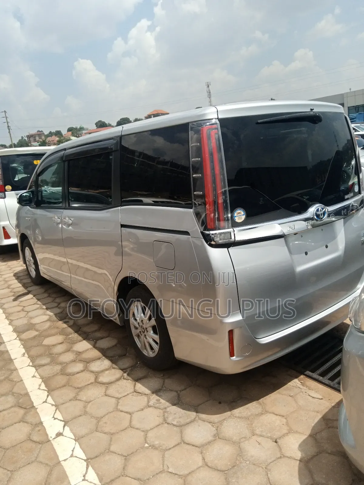 Toyota Noah 2016 Silver